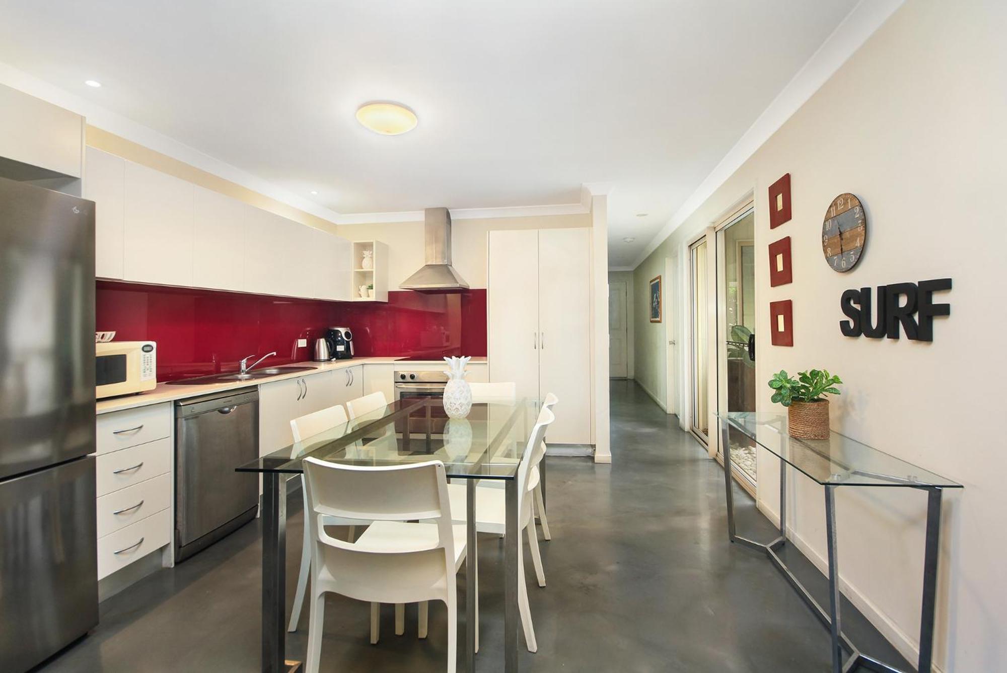 Byron Lakeside Holiday Apartments ไบรอนเบย์ ภายนอก รูปภาพ