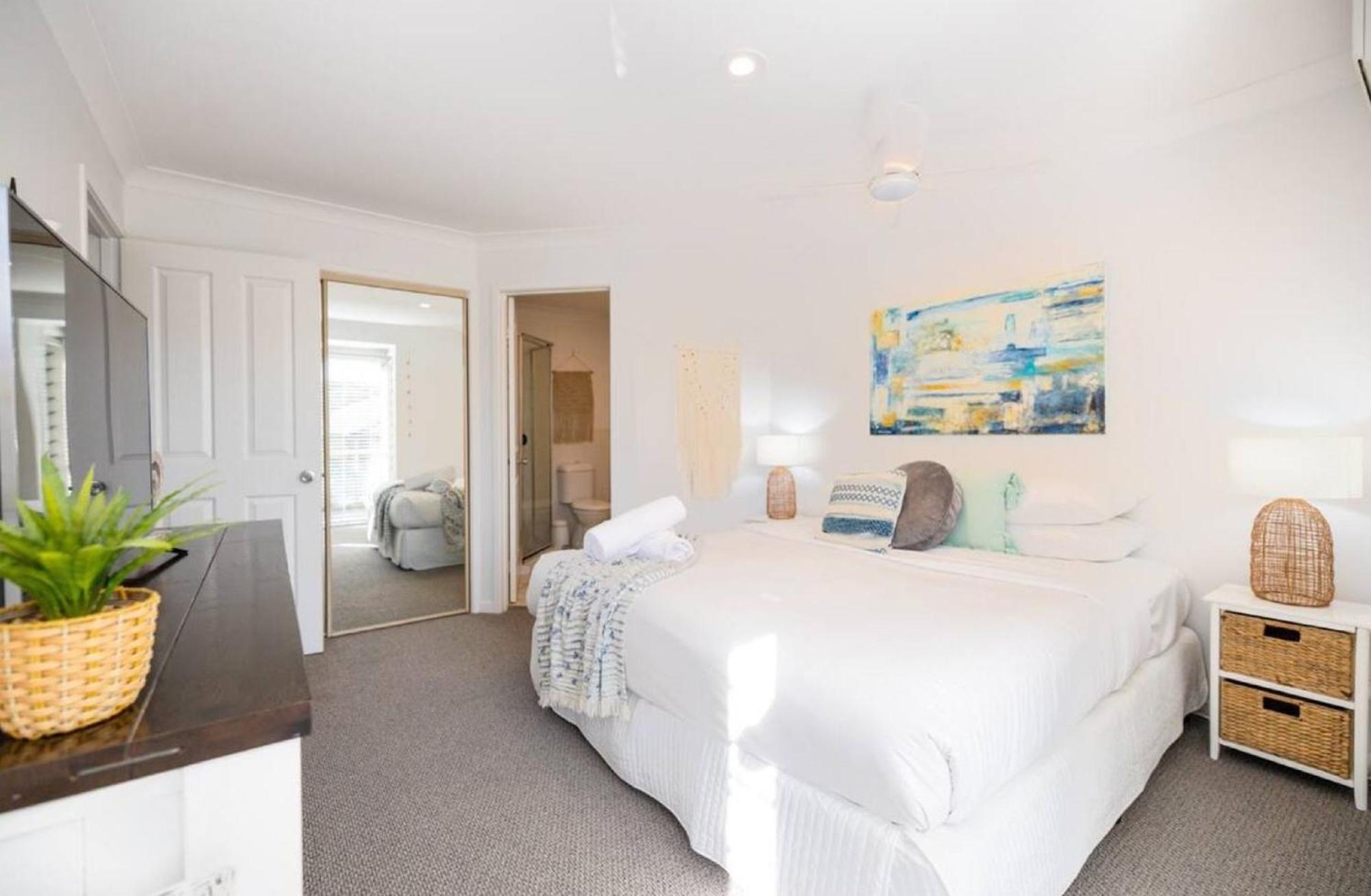 Byron Lakeside Holiday Apartments ไบรอนเบย์ ภายนอก รูปภาพ